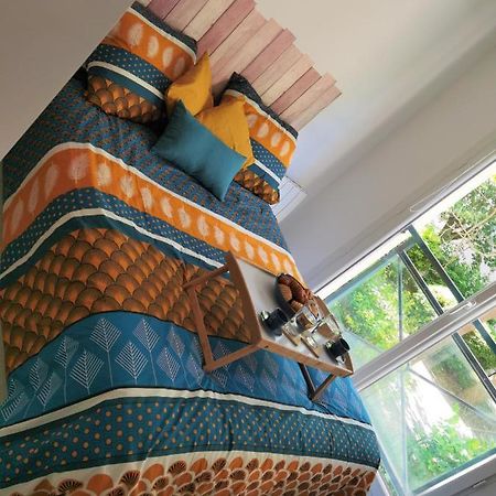 Home Up Bezons Luaran gambar