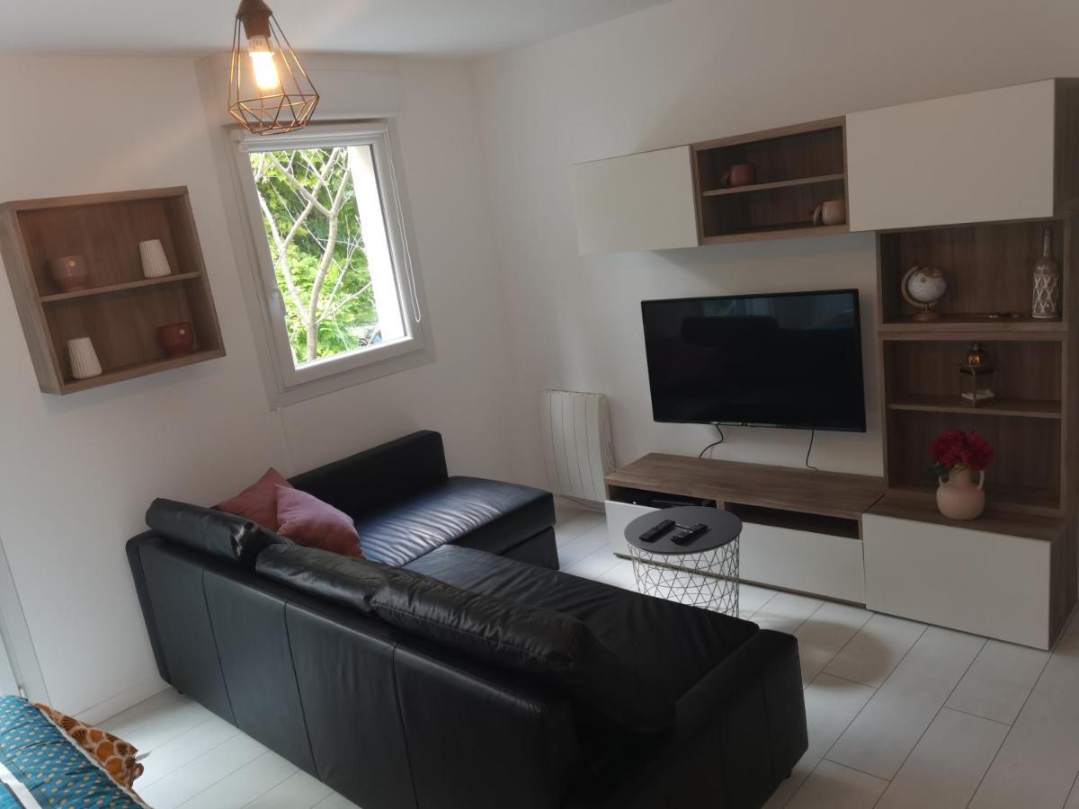 Home Up Bezons Luaran gambar